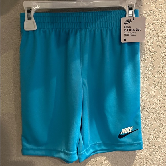 Nike Boys 2 Piece Outfit T-Shirt and Shorts - Picture 3 of 5
